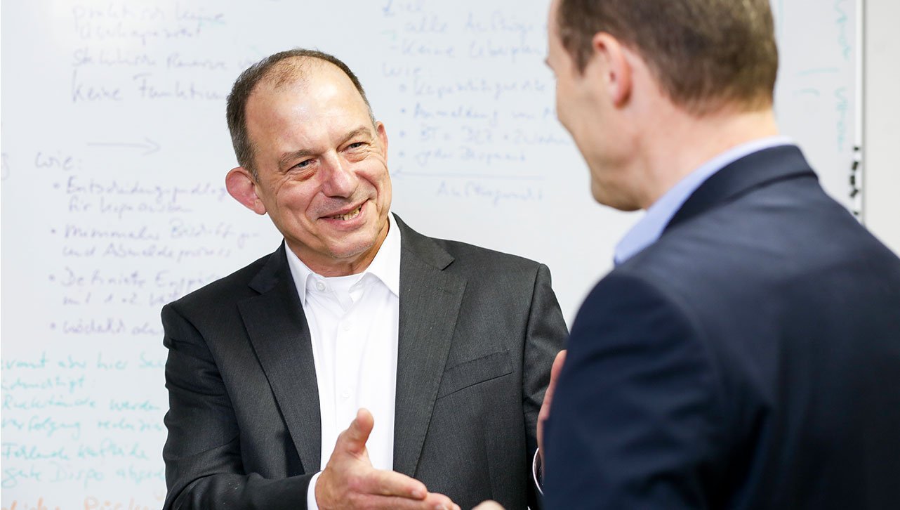 spruner-von-mertz-interim-manager-startbild-video